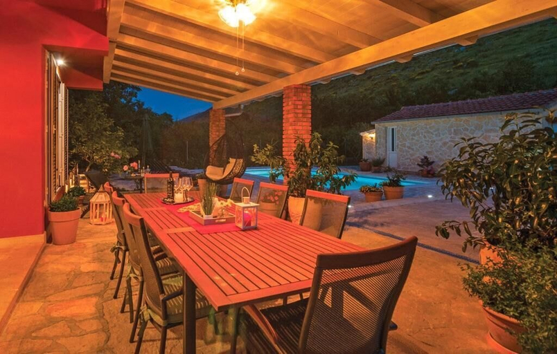 Food & Drinks 5, House Ela with pool, Split