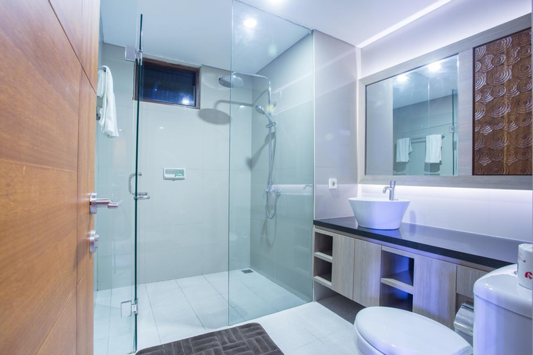 Bathroom 12