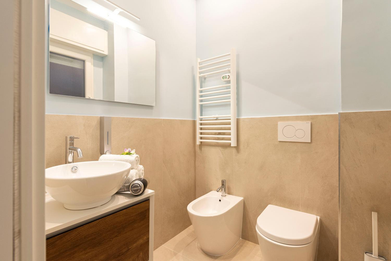 Bathroom 5, RomeCookSea Guest House, Roma