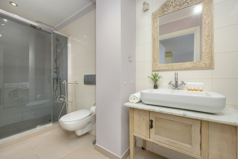 Bathroom 4, Central Warsaw Apartment by Renters, Warsaw
