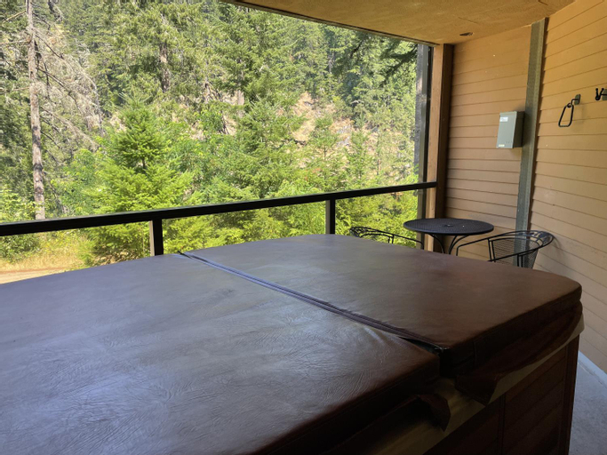 Bedroom 4, Carson Hot Springs Resort, Skamania