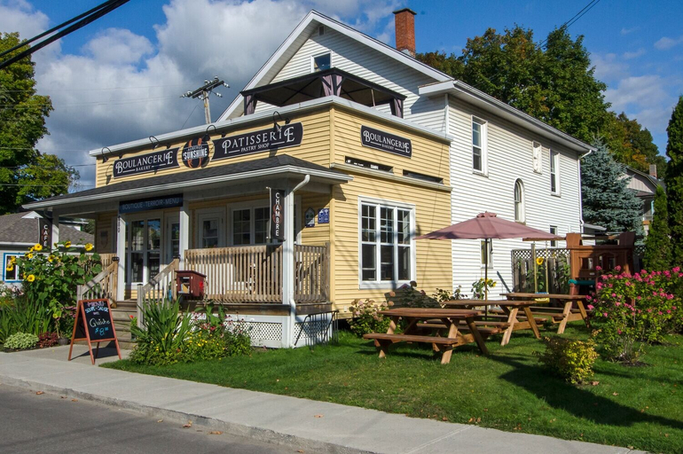 Exterior & Views 2, Auberge Le Sunshine - Café-bistro, Memphrémagog