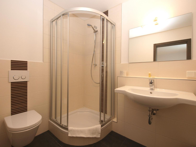 Bathroom 3, 'Schlabecks - Frankischer Hof', Bayreuth