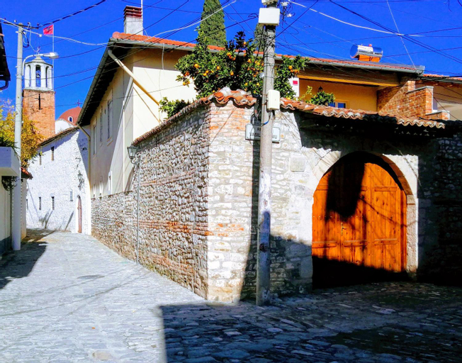 CastleHouse, Elbasanit