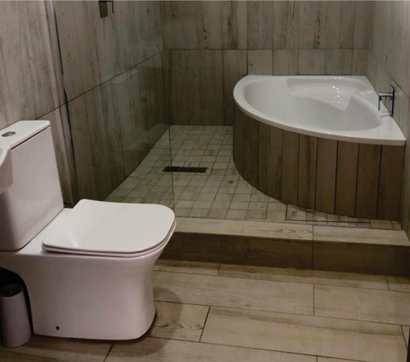 Bathroom 3, Beesdam Guesthouse, Dr Kenneth Kaunda