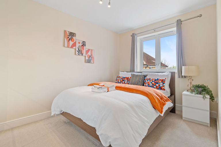 Room 4, 3 Bed - Sleeps 7 - Hot-tub - Free Parking, London