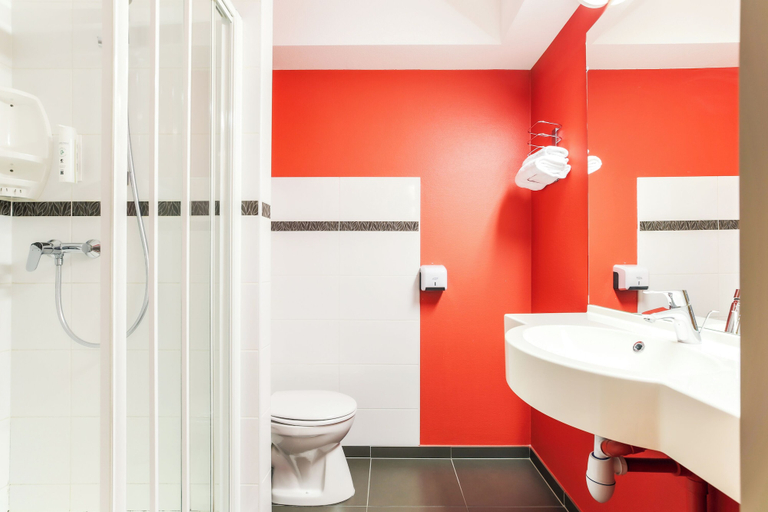Bathroom 3, ACE Hôtel Creutzwald St Avold, Moselle