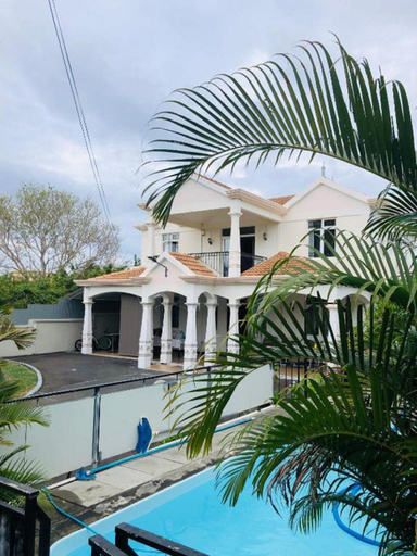 Sport & Beauty 2, MauriSoleil Villa Privee avec Piscine - Flic en Flac, Black River