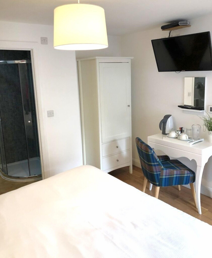 Bedroom 5, The Queens Head Hotel, Derbyshire