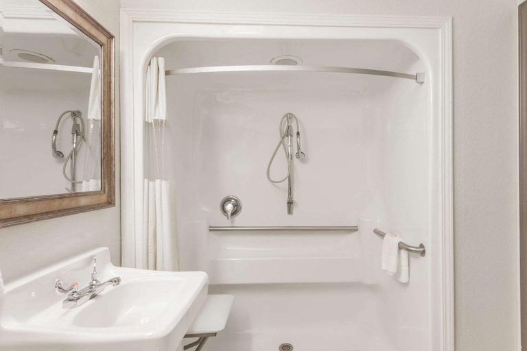 Bathroom 5, Baymont by Wyndham Jackson, Madison
