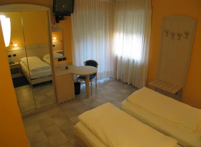 Bedroom 3, Toresela, Trento