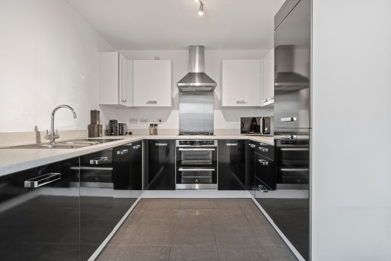 Private kitchen, 3 Bed - Sleeps 7 - Hot-tub - Free Parking, London