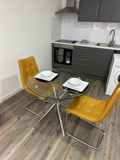 Others 4, Immaculate 1-bed Apartment in Northampton, Northamptonshire