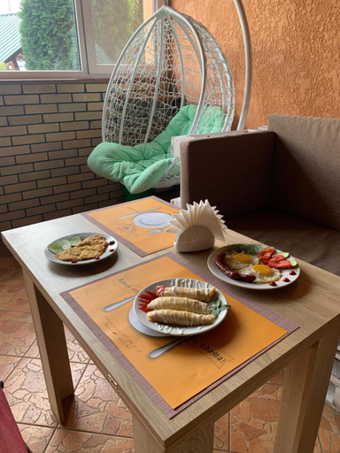 Food & Drinks, Готель Гаисин «Тіроль», Ladyzhyns'ka