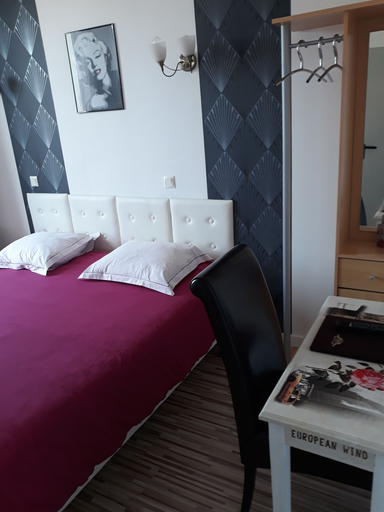 Bedroom 5, Hôtel de la Gare, Orne