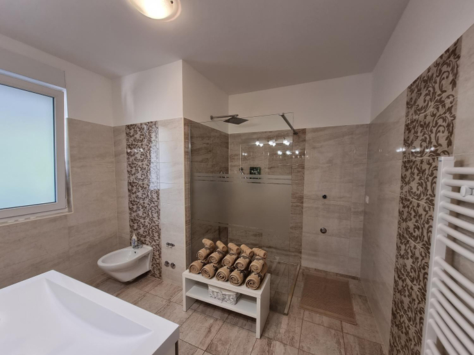 Bathroom 1, Villa Ivan Umag, Umag