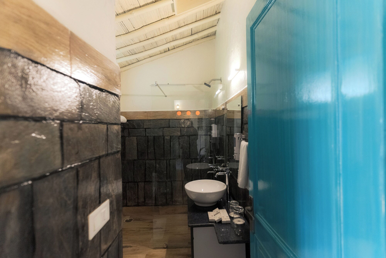 Bathroom 4, Tree of Life Birdsong Chalets, Kangra