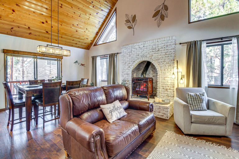 Homey Pinetop-Lakeside Gem Near Lake and Trails, Navajo