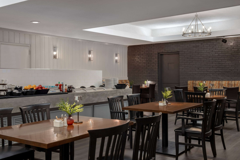 Food & Drinks 5, Ramada Plaza by Wyndham Calgary Downtown, Division No. 6