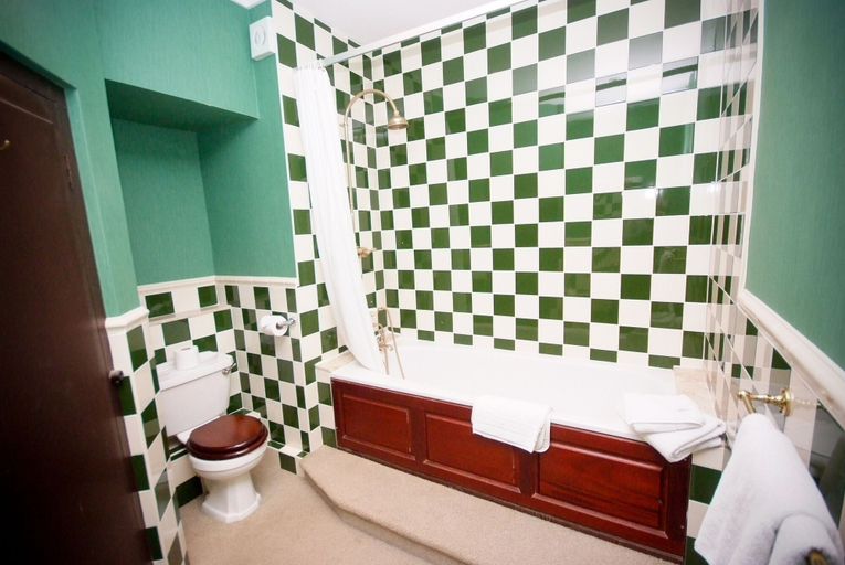 Bathroom 4, Cwrt Bleddyn Hotel & Spa, Monmouthshire
