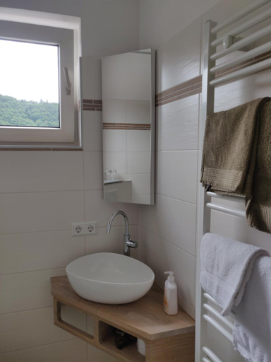 Bathroom 1, Weingut Stiftshof, Bernkastel-Wittlich