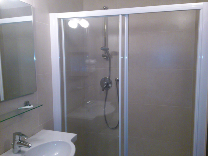 Bathroom 4, Toresela, Trento