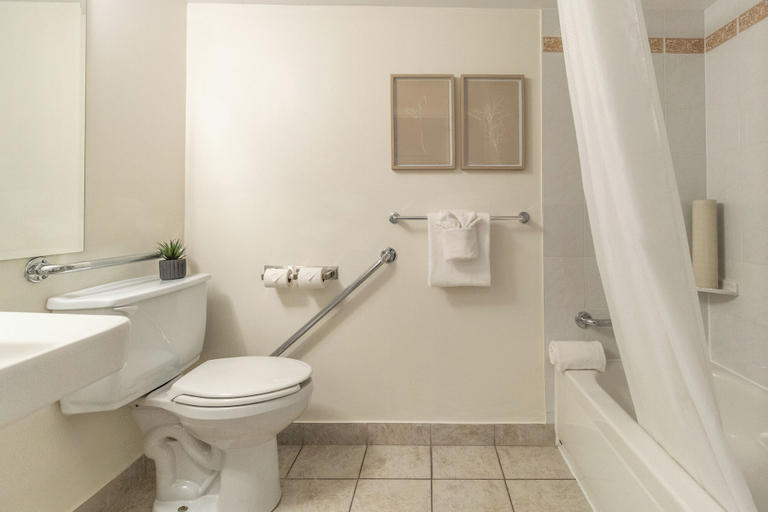 Bathroom 5, Hotel Faubourg Montreal, Montréal