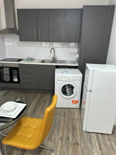 Others 3, Immaculate 1-bed Apartment in Northampton, Northamptonshire