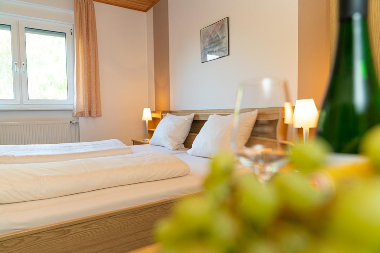 Bedroom 2, Hotel Deis, Cochem-Zell