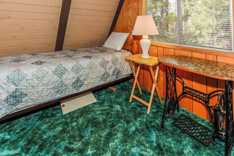 Bedroom 2, Makin' Memories AT Summit #1683, San Bernardino