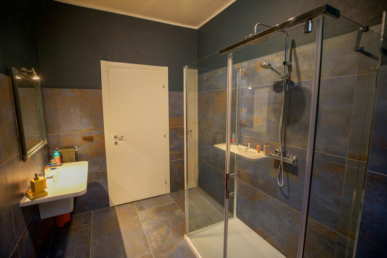 Shower 2, Villa Monforte Barolo with private pool - LANGHE GATEWAY, Cuneo