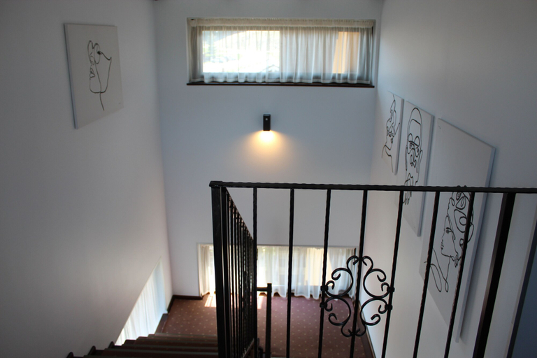 Staircase, Vila Trapez, Sacele