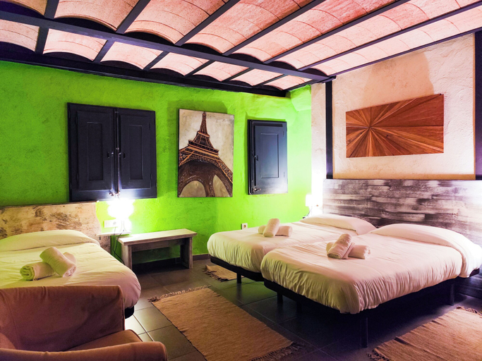 Bedroom 2, Can Castell, Girona