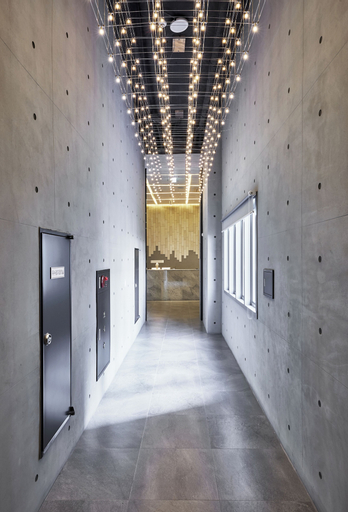 Hotel Riverside, Jung