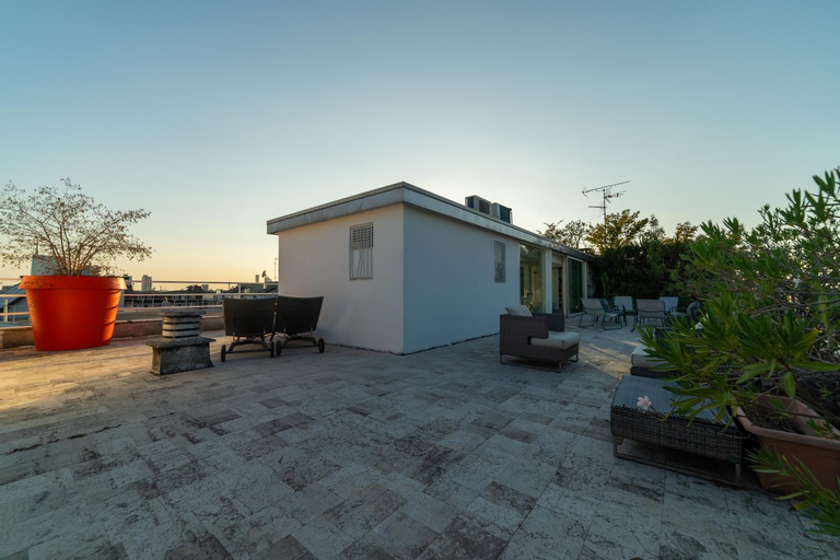 Luxury Penthouse with Stunning View and Hammam, Milano