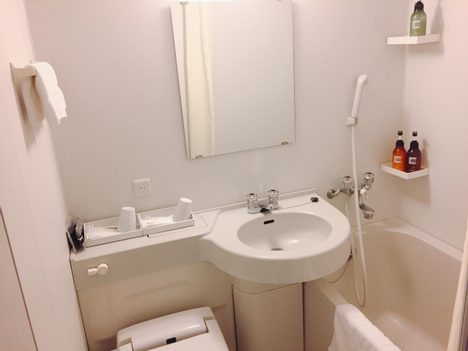 Bathroom 10