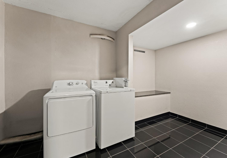 Bathroom 4, Red Roof Inn Reading, Berks