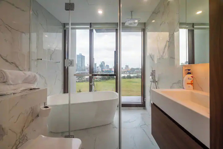Bathroom 3, Kotrip Metropole Paradise Vacation, District 2