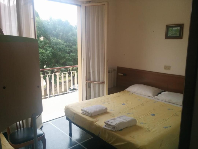 Bedroom 2, PENSIONE GARDENIA, Savona