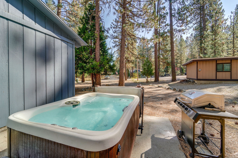 Sport & Beauty, Graeagle Vacation Rental Cabin w/ Game Room!, Plumas