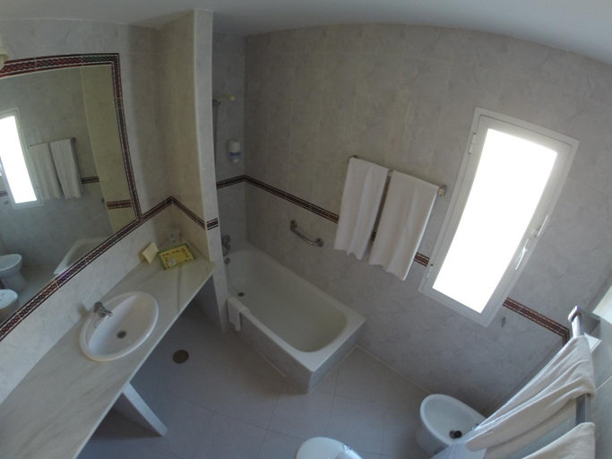 Bathroom 3, Hotel Pozo del Duque II, Cádiz