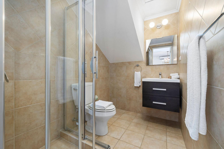 Bathroom 4, 4BR Villa Gold Coast w Pool