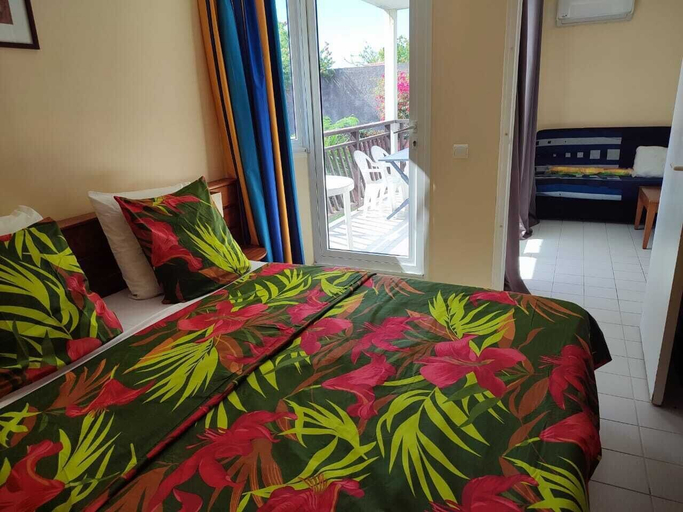 Bedroom, Touba Manga Beach, Saint-François