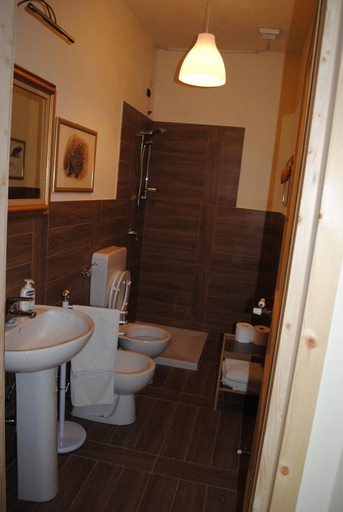 Bathroom 3, Agriturismo Petrarosa, Parma