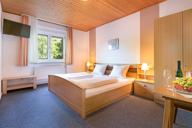 Bedroom 3, Hotel Deis, Cochem-Zell