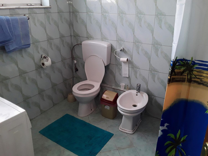 Bathroom 2, Apartament KiCi Korce, Korçës
