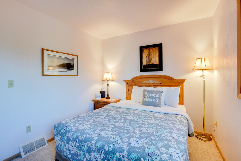 Bedroom 2, 'door County Getaway' - Walk to State Park!, Door