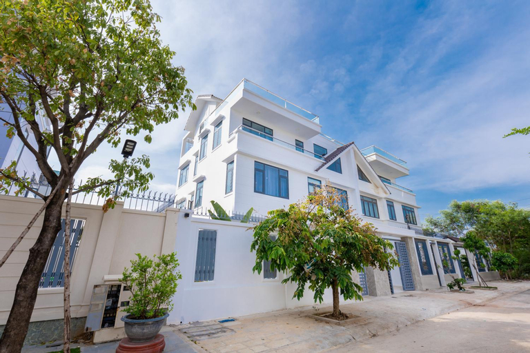 Exterior 7