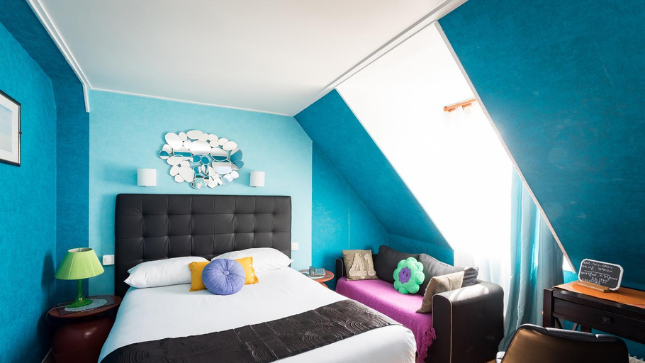 Others 4, Hotel Paris Voltaire, Paris