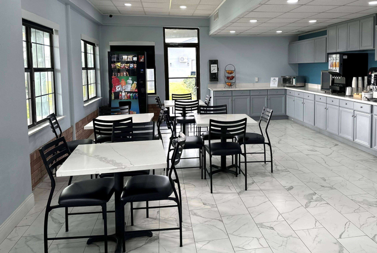 Food & Drinks 5, Days Inn by Wyndham Lake Charles, Calcasieu